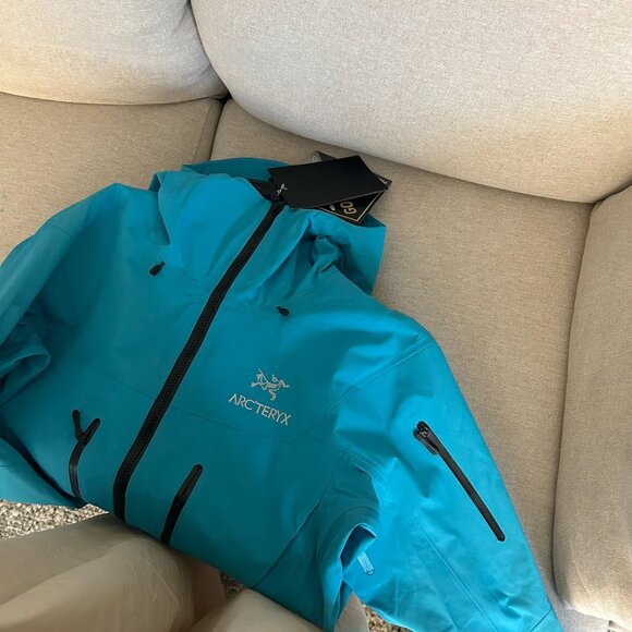 Arc'teryx Alpha SV 7 Hardshell Jacket - Picture 3 of 7